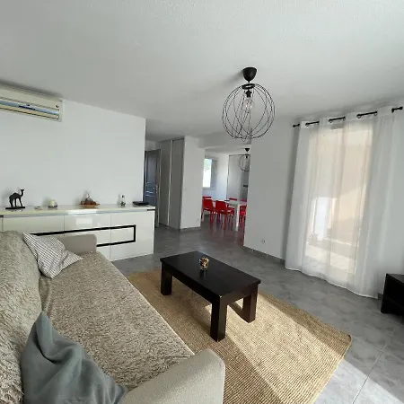 Villa T3 Piscine Jaccuzi Privatif *